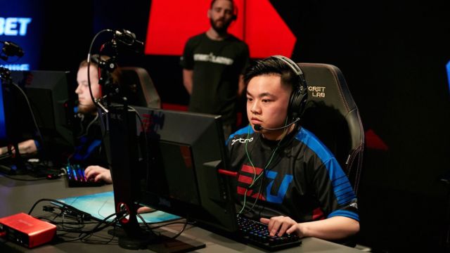 T1 parts ways with crashies and food